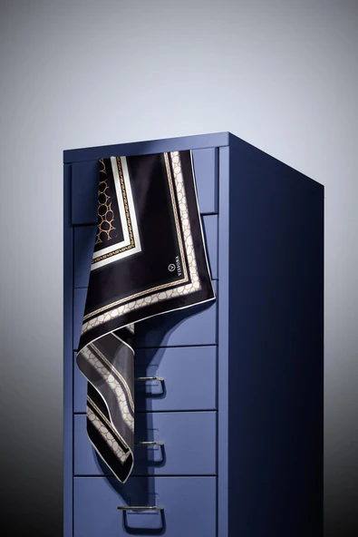 % 57 İPEK %43 VİSKON  Twill İpek Gold Halka Desenli Siyah - Krem Renkli 90x90 Eşarp Dikim Şekli : El Dikişi - Resim 4