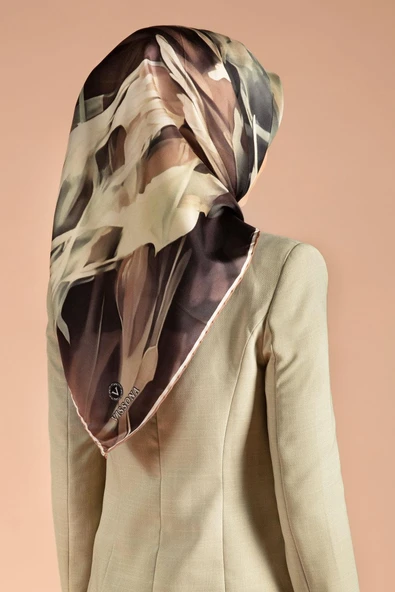 %100 Twill İpek Yaprak Desenl Haki - Bej Renkli 90x90 Eşarp Dikim Şekli : El Dikişi - Resim 5