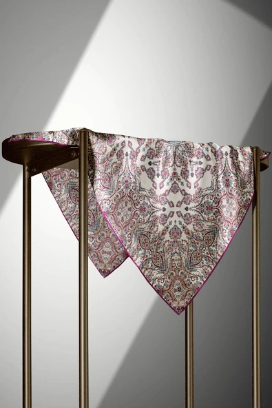 %100 Twill İpek Şal Desenli Krem - Mürdüm Renkli 90x90 Eşarp Dikim Şekli : El Dikişi - Resim 5