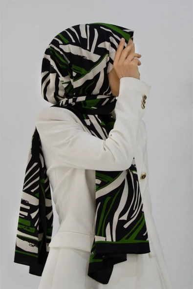 LÜKS MEDİNE İPEĞİ ÇİZGİ DESENLİ ZÜMRÜT YEŞİLİ RENKLİ 75X195 KIRIŞMAZ ŞAL MOSS KREP DİKİŞ TİPİ  İTALYAN DİKİŞLİ ürün görseli