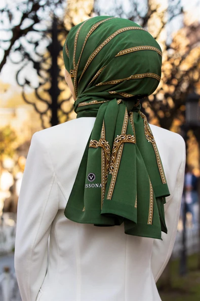 LÜKS MEDİNE İPEĞİ ZİNCİR DESENLİ ZÜMRÜT YEŞİLİ RENKLİ 75X195 KIRIŞMAZ ŞAL MOSS KREP DİKİŞ TİPİ İTALYAN DİKİŞLİ ürün görseli