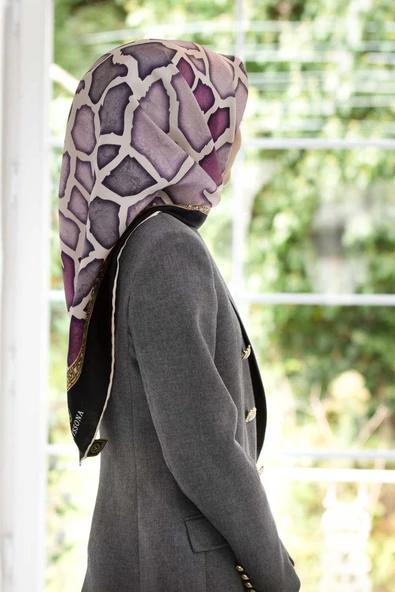 %100 Twill İpek Zürafa Desenli Gül Kurusu - Pudra Renkli 90x90 Eşarp Dikim Şekli : El Dikişi ürün görseli