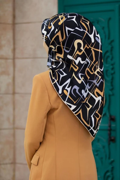 % 57 İPEK % 43 VİSKON Twill İpek Soyut Geometrik Desenli Gold - Gri Renkli 90x90 Eşarp Dikim Şekli : El Dikişi ürün görseli