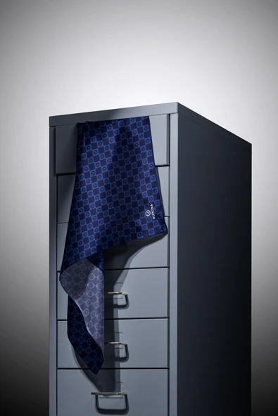 %100 Twill İpek Monogram Desenli Lacivert Renkli 90x90 Eşarp Dikim Şekli : El Dikişi - Resim 4