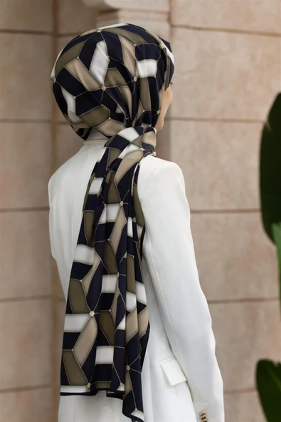 LÜKS MEDİNE İPEĞİ GEOMETRİK DESENLİ BEJ RENKLİ 75X195 KIRIŞMAZ ŞAL MOSS KREP DİKİŞ TİPİ İTALYAN DİKİŞLİ ürün görseli