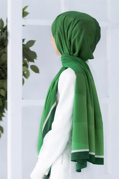 LÜKS MEDİNE İPEĞİ GEOMETRİ DESENLİ ZÜMRÜT YEŞİLİ RENKLİ 75X195 KIRIŞMAZ ŞAL MOSS KREP DİKİŞ TİPİ İTALYAN DİKİŞLİ ürün görseli 1