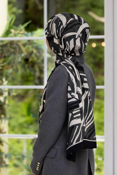 LÜKS MEDİNE İPEĞİ ÇİZGİ DESENLİ FÜME RENKLİ 75X195 KIRIŞMAZ ŞAL MOSS KREP DİKİŞ TİPİ  İTALYAN DİKİŞLİ ürün görseli 1