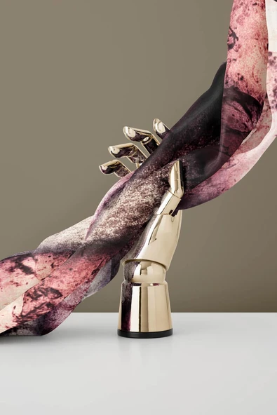 % 57 İPEK % 43 VİSKON Twill İpek Dokulu Ve Geometrik Desenli Pudra - Somon Renkli 90x90 Eşarp Dikim Şekli : El Dikişi - Resim 3