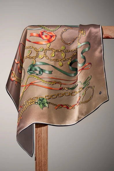 %100 Twill İpek Kurdele Ve Zincir Desenli Bej Renkli 90x90 Eşarp Dikim Şekli : El Dikişi - Resim 5