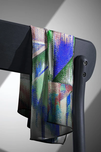 %100 Twill İpek Efektli ve Geometrik Desenli Saks - Mint Yeşili Renkli 90x90 Eşarp Dikim Şekli : El Dikişi - Resim 6