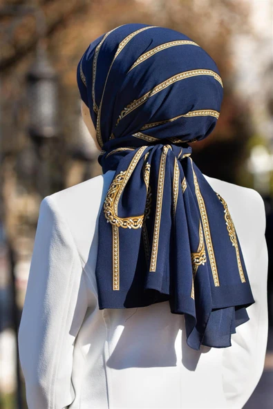 LÜKS MEDİNE İPEĞİ ZİNCİR DESENLİ LACİVERT RENKLİ 75X195 KIRIŞMAZ ŞAL MOSS KREP DİKİŞ TİPİ İTALYAN DİKİŞLİ ürün görseli 1