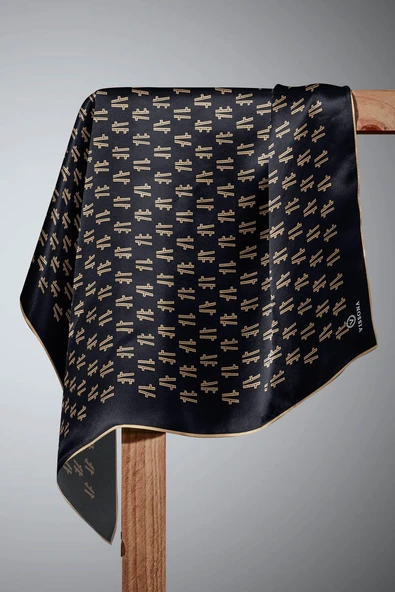 % 57 İPEK % 43 VİSKON Twill İpek Geometrik Desenli Siyah - Gold Renkli 90x90 Eşarp Dikim Şekli : El Dikişi - Resim 5