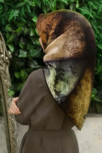 % 57 İPEK % 43 VİSKON Twill İpek Dokulu Ve Geometrik Desenli Haki - Bej Renkli 90x90 Eşarp Dikim Şekli : El Dikişi ürün görseli