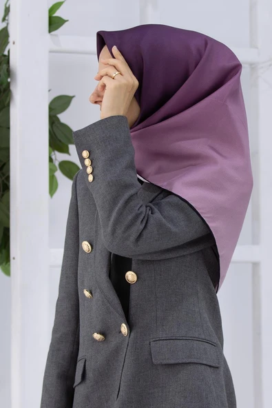 % 57 İPEK % 43 VİSKON Twill İpek Degrade Desenli Gül Kurusu Renkli 90x90 Eşarp Dikim Şekli : El Dikişi ürün görseli