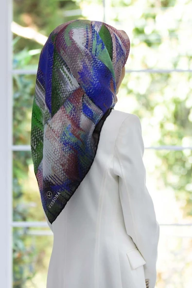 %100 Twill İpek Efektli ve Geometrik Desenli Saks - Mint Yeşili Renkli 90x90 Eşarp Dikim Şekli : El Dikişi ürün görseli