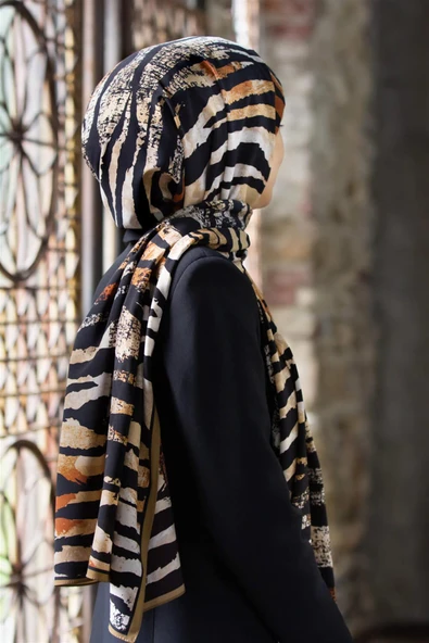 LÜKS MEDİNE İPEĞİ ZEBRA DESENLİ TABA - SİYAH RENKLİ 75X195 KIRIŞMAZ ŞAL MOSS KREP DİKİŞ TİPİ İTALYAN DİKİŞLİ ürün görseli