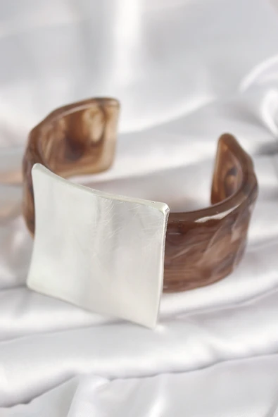 Kahverengi Mermer Desen Akrilik Plastik Gümüş Kare Plaka Model Vintage Kadın Bilezik - Resim 2