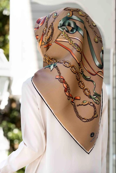 %100 Twill İpek Kurdele Ve Zincir Desenli Bej Renkli 90x90 Eşarp Dikim Şekli : El Dikişi ürün görseli