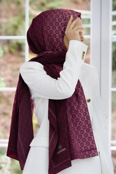 LÜKS MEDİNE İPEĞİ MONOGRAM DESENLİ PUDRA RENKLİ 75X195 KIRIŞMAZ ŞAL MOSS KREP DİKİŞ TİPİ İTALYAN DİKİŞLİ ürün görseli