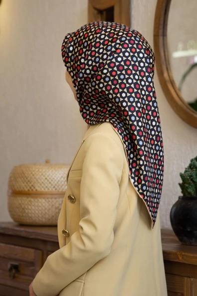 %100 Twill İpek Nokta Desenli Siyah - Bej Renkli 90x90 Eşarp Dikim Şekli : El Dikişi ürün görseli