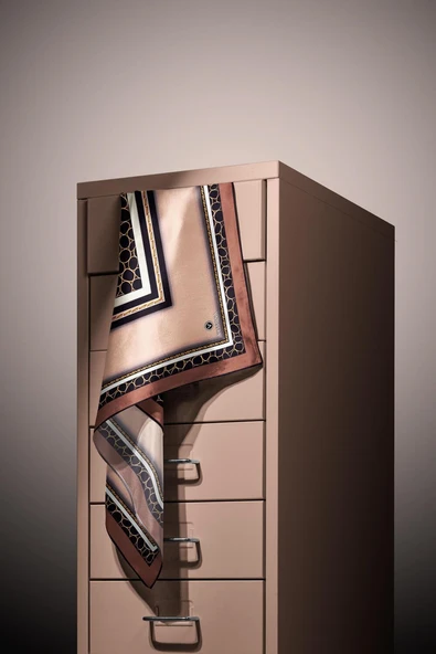 % 57 İPEK %43 VİSKON Twill İpek Gold Halka Desenli Bej - Kahverengi Renkli 90x90 Eşarp Dikim Şekli : El Dikişi - Resim 4