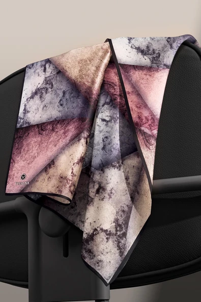 % 57 İPEK % 43 VİSKON Twill İpek Dokulu Ve Geometrik Desenli Pudra - Gri Renkli 90x90 Eşarp Dikim Şekli : El Dikişi - Resim 6