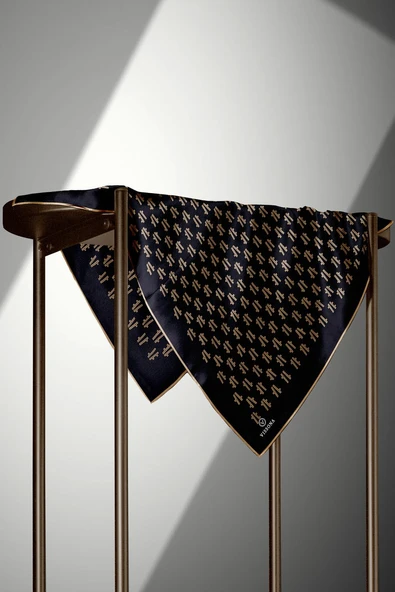% 57 İPEK % 43 VİSKON Twill İpek Geometrik Desenli Siyah - Gold Renkli 90x90 Eşarp Dikim Şekli : El Dikişi - Resim 4