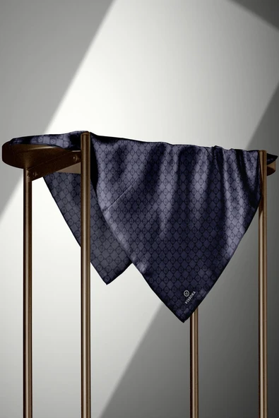 %100 Twill İpek Monogram Desenli Füme Renkli 90x90 Eşarp Dikim Şekli : El Dikişi - Resim 5