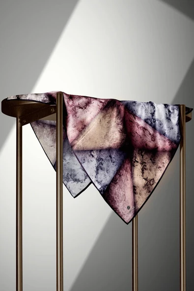 % 57 İPEK % 43 VİSKON Twill İpek Dokulu Ve Geometrik Desenli Pudra - Gri Renkli 90x90 Eşarp Dikim Şekli : El Dikişi - Resim 5