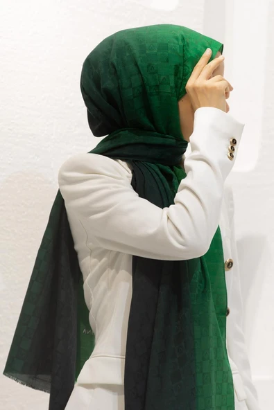 Vissona %57 İPEK %43 PAMUK Degrade Desenli Zümrüt Yeşili Renkli Şal -  70x190 Dikiş Tipi İtalyan Dikişli ürün görseli 1