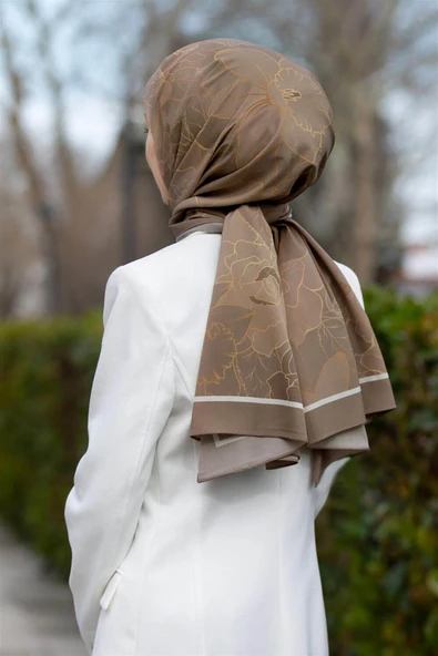 LÜKS MEDİNE İPEĞİ ÇİÇEK DESENLİ VİZON RENKLİ 75X195 KIRIŞMAZ ŞAL MOSS KREP DİKİŞ TİPİ İTALYAN DİKİŞLİ ürün görseli