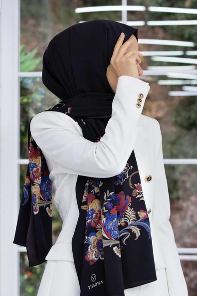 LÜKS MEDİNE İPEĞİ NAKIŞ ÇİÇEK DESENLİ SİYAH RENKLİ 75X195 KIRIŞMAZ ŞAL MOSS KREP DİKİŞ TİPİ İTALYAN DİKİŞLİ ürün görseli