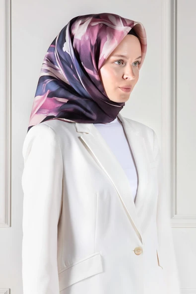 %100 Twill İpek Yaprak Desenli Pudra - Lacivert Renkli 90x90 Eşarp Dikim Şekli : El Dikişi - Resim 2