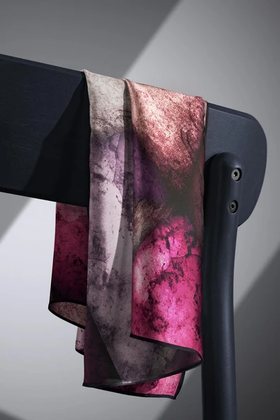 % 57 İPEK % 43 VİSKON Twill İpek Dokulu Ve Geometrik Desenli Mürdüm - Vizon Renkli 90x90 Eşarp Dikim Şekli : El Dikişi - Resim 3