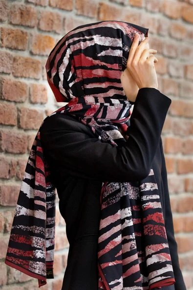 LÜKS MEDİNE İPEĞİ ZEBRA DESENLİ BORDO - SİYAH RENKLİ 75X195 KIRIŞMAZ ŞAL MOSS KREP DİKİŞ TİPİ İTALYAN DİKİŞLİ ürün görseli 1