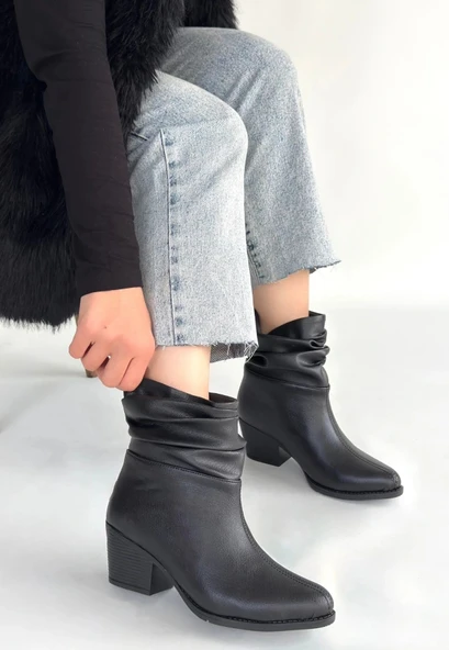 Lukana Siyah Cilt Topuklu Körüklü Bot ürün görseli