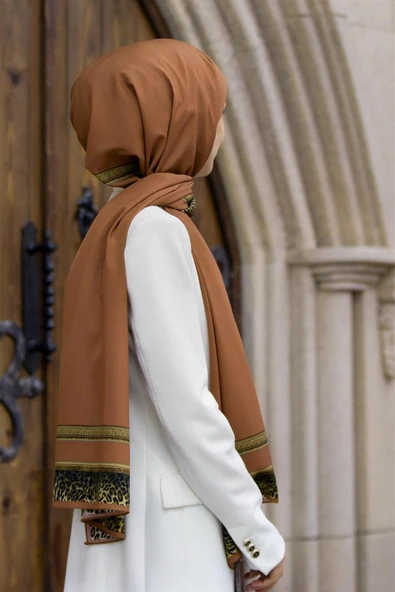 LÜKS MEDİNE İPEĞİ LEOPAR BORDÜR DESENLİ BAKIR RENKLİ 75X195 KIRIŞMAZ ŞAL MOSS KREP DİKİŞ TİPİ İTALYAN DİKİŞLİ ürün görseli 1