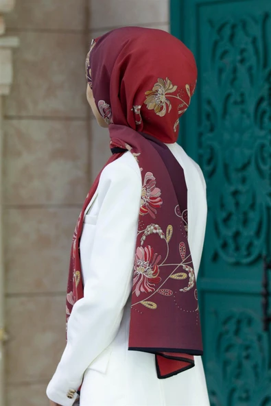 LÜKS MEDİNE İPEĞİ ÇİÇEK DESENLİ BORDO RENKLİ 75X195 KIRIŞMAZ ŞAL MOSS KREP DİKİŞ TİPİ İTALYAN DİKİŞLİ ürün görseli 1