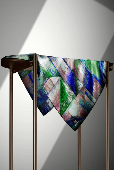 %100 Twill İpek Efektli ve Geometrik Desenli Saks - Mint Yeşili Renkli 90x90 Eşarp Dikim Şekli : El Dikişi - Resim 4