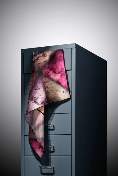 % 57 İPEK % 43 VİSKON Twill İpek Dokulu Ve Geometrik Desenli Mürdüm - Vizon Renkli 90x90 Eşarp Dikim Şekli : El Dikişi - Resim 5