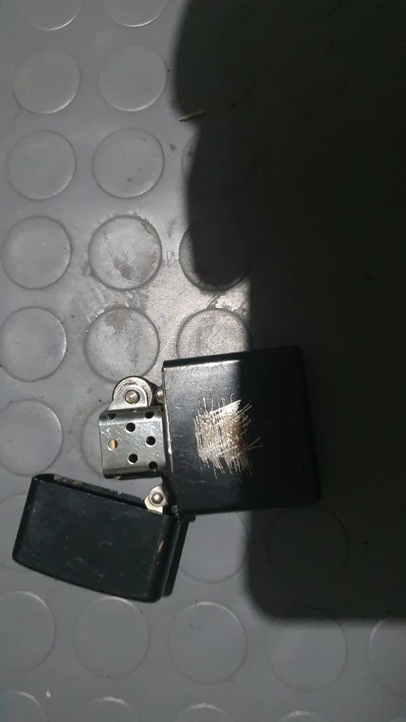 Zippo görünümlü sağlam ikinci el - Resim 2