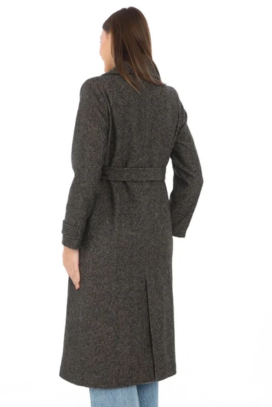 Kadın Balık Sırtı Yünlü Dokuma Kaşe Kaban – Kruvaze Yaka, Kuşaklı, Cepli, Astarlı Uzun Boy Tesettür Şık Kışlık Kaşe Kaba - Resim 2