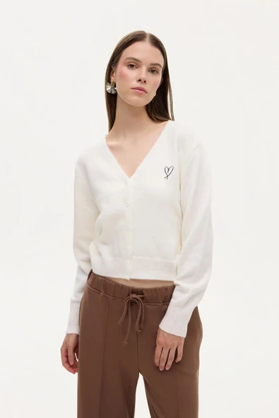 Quzu Kalp Nakışlı Kadın Triko Hırka ürün görseli 1