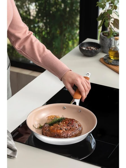 TRAMONTINA ROMAGNA DESERT CLAY 25 CM SERAMİK YÜZEYLİ KIZARTMA TAVASI ürün görseli