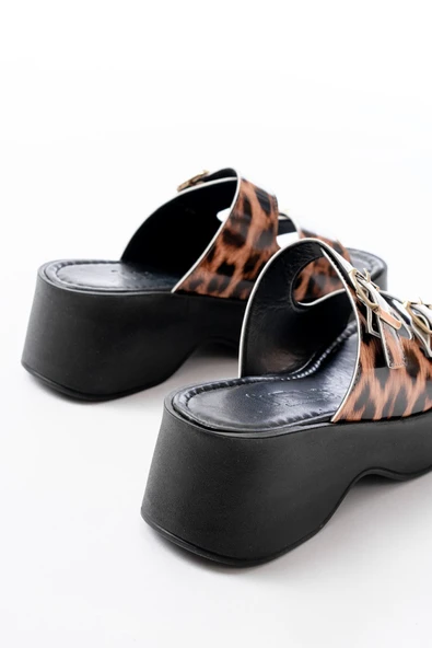 Leopar Rugan Günlük Tokalı Dolgu Topuk Kadın Terlik - Resim 5