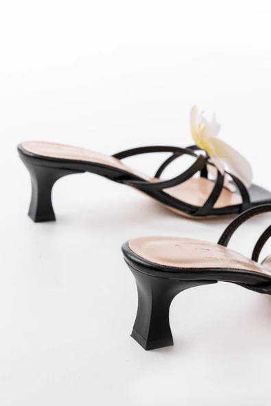 Siyah Orkide Detaylı İnce Topuklu Kadın Terlik - Resim 3