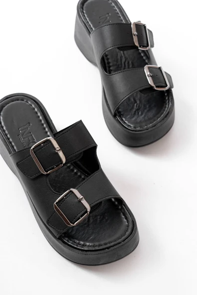 Siyah Günlük Tokalı Dolgu Topuk Kadın Terlik - Resim 4