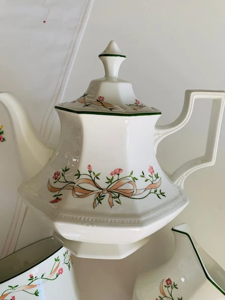 Vintage Johnson Brothers Eternal Beau Serisi Zarif Fiyonk ve Çiçek Desenli Porselen İngiliz Çay Seti - Resim 5