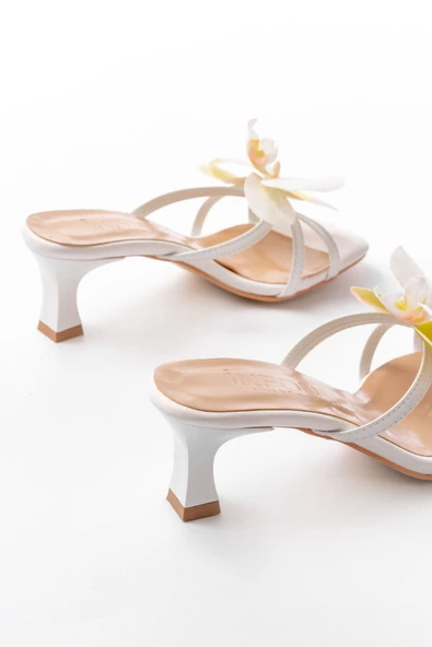 Beyaz Orkide Detaylı İnce Topuklu Kadın Terlik - Resim 5