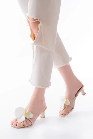 Bej Orkide Detaylı İnce Topuklu Kadın Terlik - Resim 2